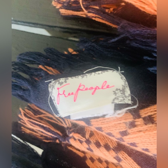 ☮️Free People- Pull Over ahead Poncho with fringe☮️ - Picture 3 of 4